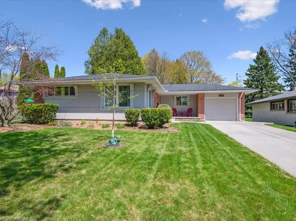 136 Warren Rd, Kitchener, ON N2M 4T7