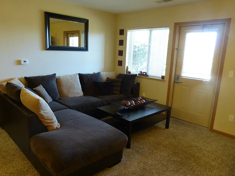 Creekside Apartments — Photo 10