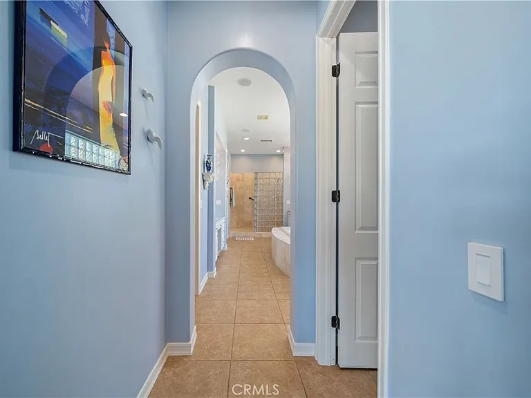 138 Royal Saint Georges Way — Photo 39