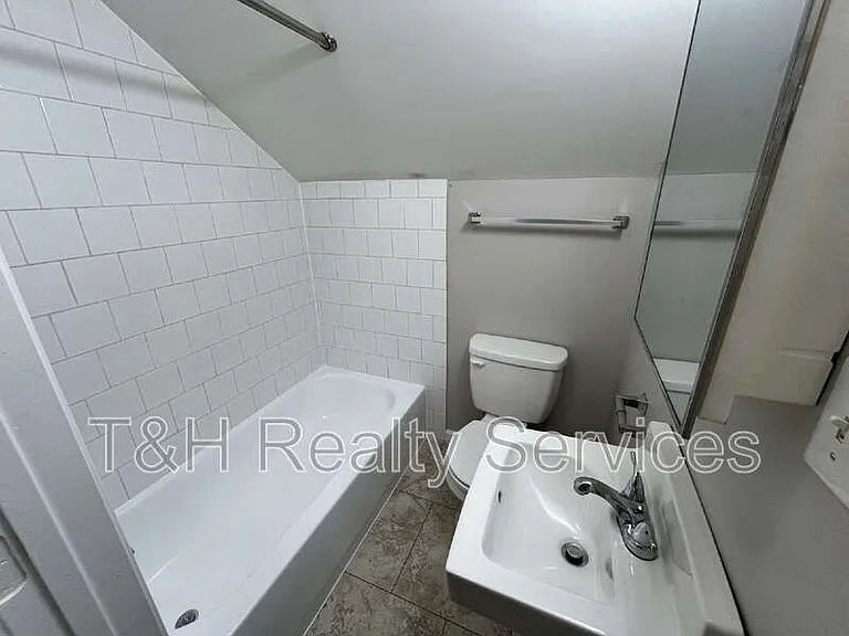 611 N Waldemere Ave — Photo 14