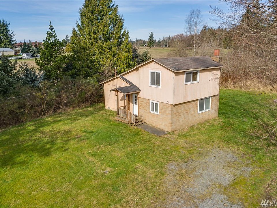 1 1/2 story home with so many possibilities! Ample yard and parking area.