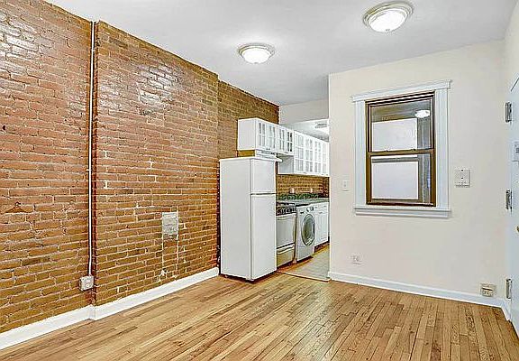 4th image of 119 Bank St #K