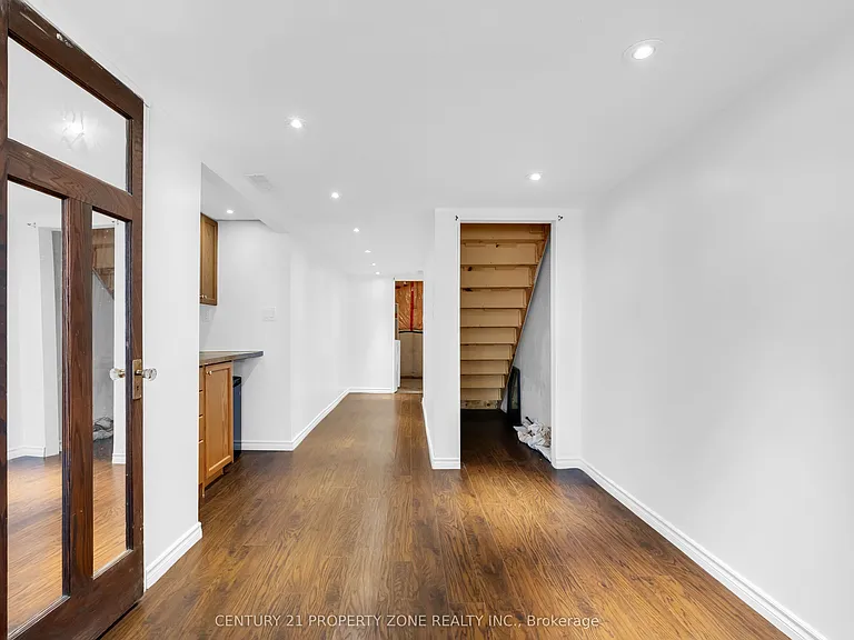75 Benjamin Cres — Photo 33