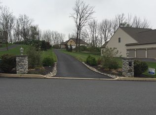 15 Falcon Cir, Lebanon, PA 17042