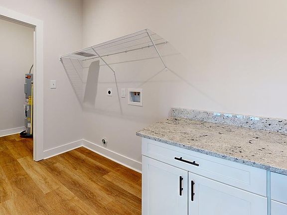 4th image of 26 Lockridge Ln