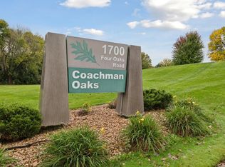 1700 Four Oaks Rd APT 226B, Eagan, MN 55121