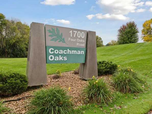 1700 Four Oaks Rd APT 226B, Eagan, MN 55121