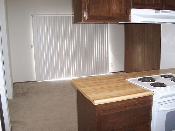 3rd image of 2447 Larkspur Ln