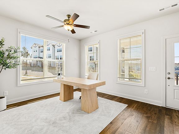4th image of 479 Portsdale Dr