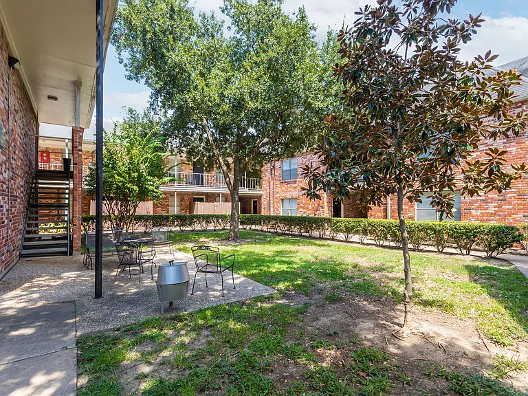 Stratford House Apartments — Photo 17