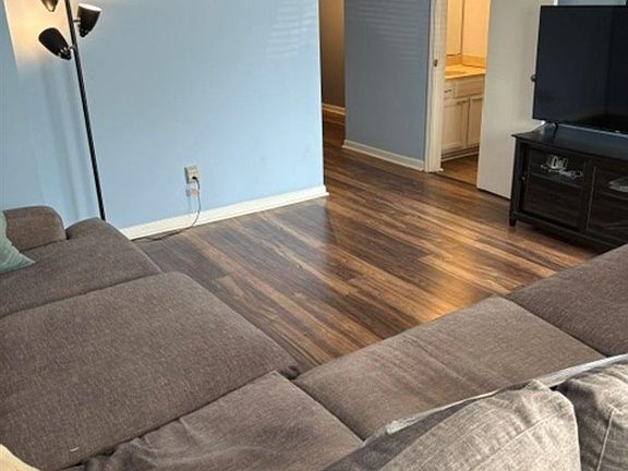 5th image of 455 Three Springs Rd APT 27