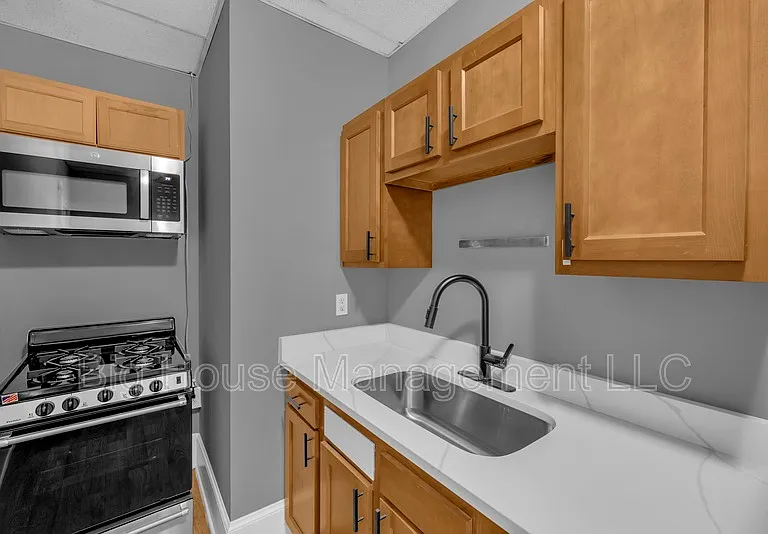 339 E 25th St #3 — Photo 12