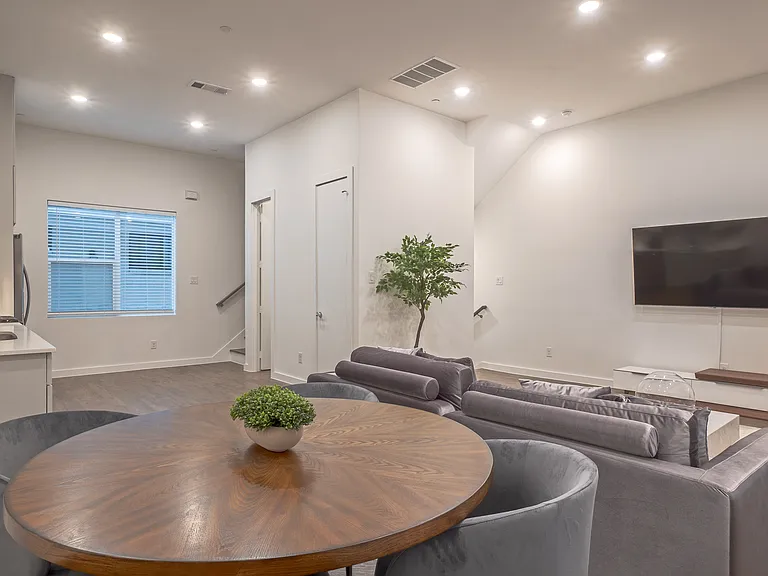 5002 San Jacinto St — Photo 6