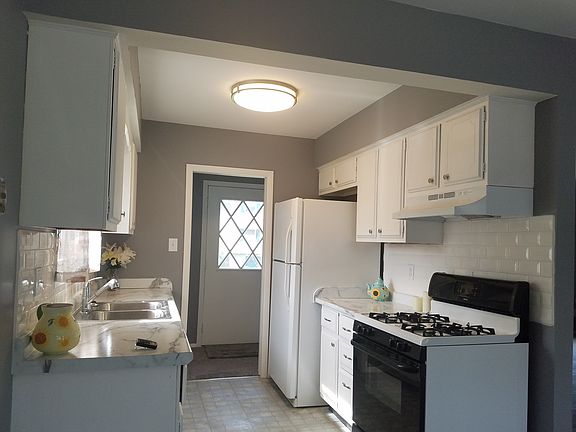 3rd image of 3450 W 73rd Pl