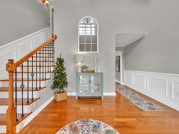 3rd image of 509 Amelia Ct