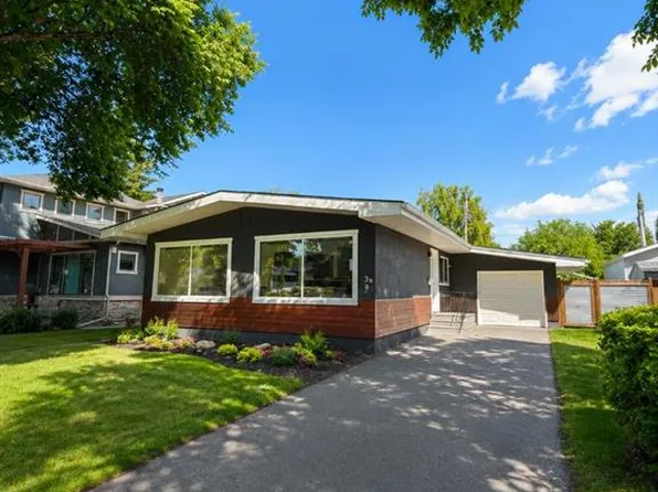 38 W Westwood Dr SW, Calgary, AB T3C 2V7