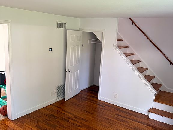 4th image of 122-124 High Ridge Dr #2