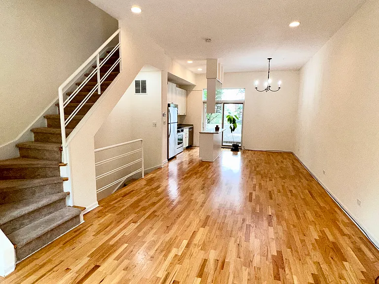 650 N Armour St — Photo 15