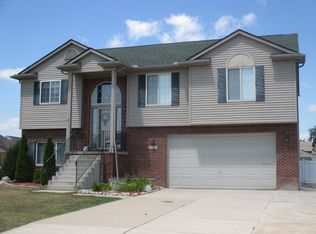 9117 Rockhill Ln, Newport, MI 48166