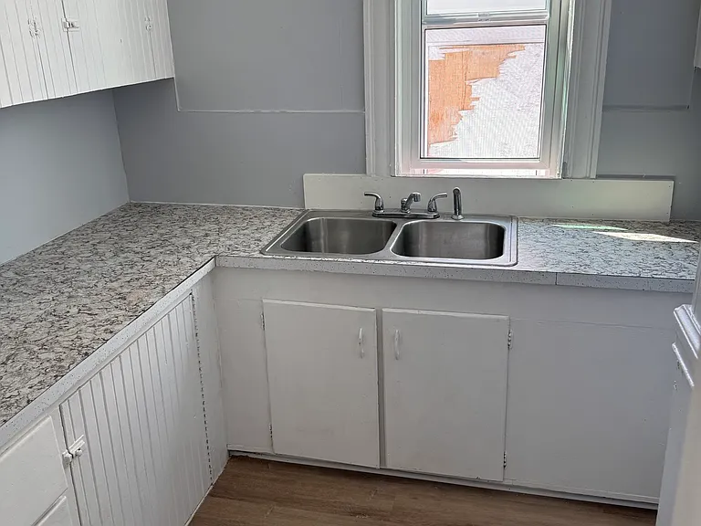 227-233 Notre Dame Ave #227/3 — Photo 7