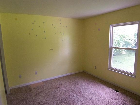 5th image of 1501 Beatrice Dr