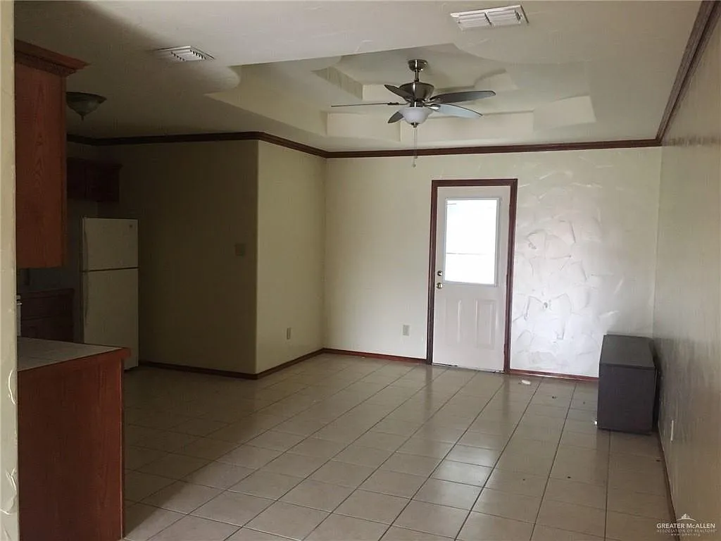 2 bed, 2.0 bath, 2706 sqft, $780 — Photo 2