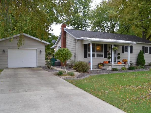 564 S 5th St, Breese, IL 62230