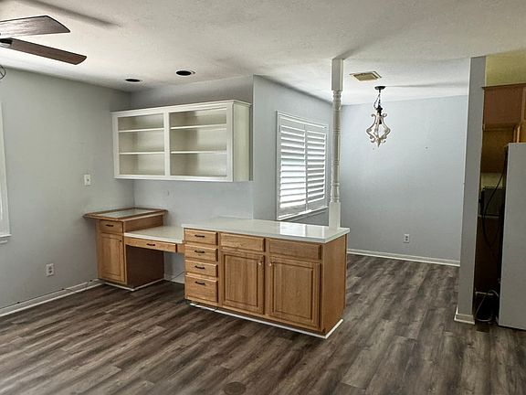 APARTMENT DINING AREA