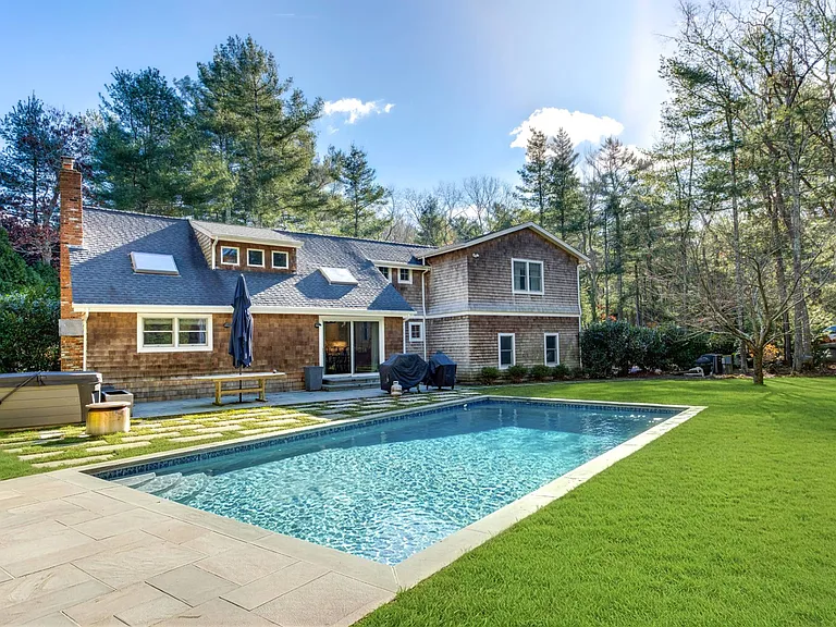 10 Villa Ave — Photo 27