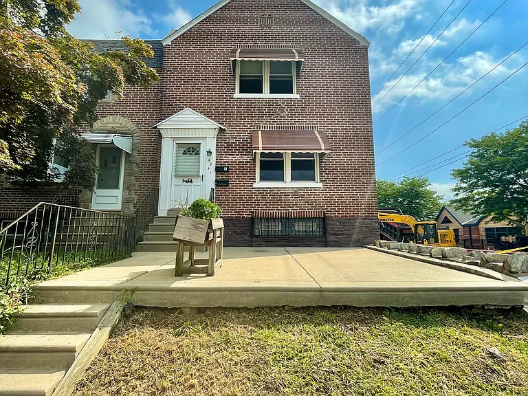 4241 Aldine St #2 — Photo 16