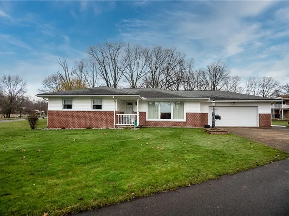 1838 Memorial Dr, Farrell, PA 16121