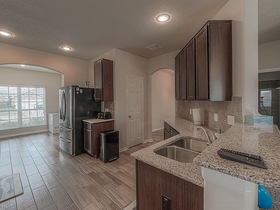 5th image of 11310 Creekway Bend Dr