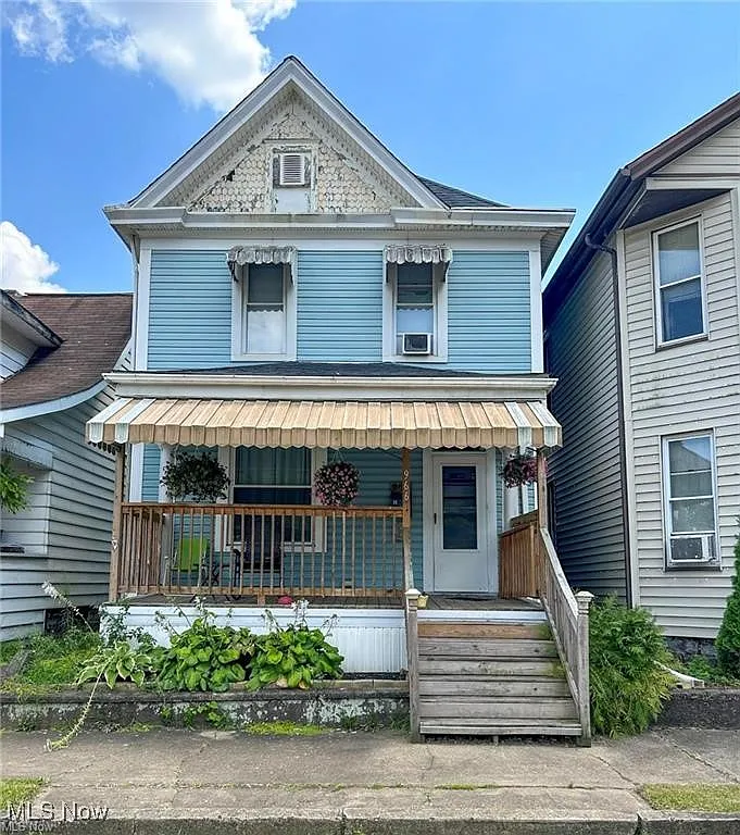 966 Railroad St photo 1