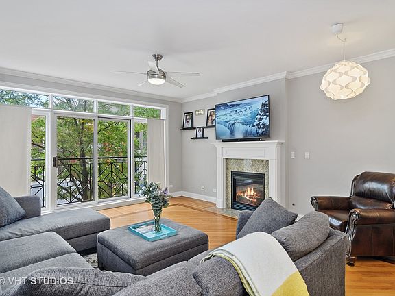 5th image of 2250 W Belmont Ave Unit 2W