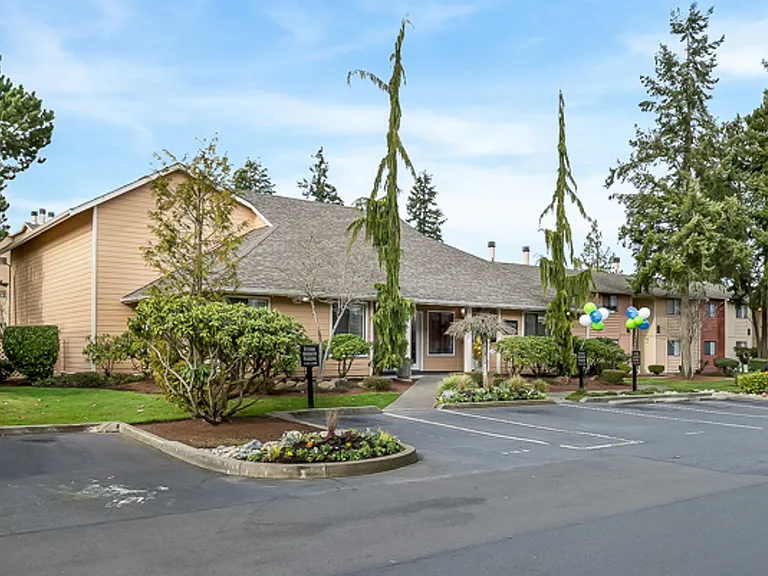 Crystal Springs Apartments — Photo 9