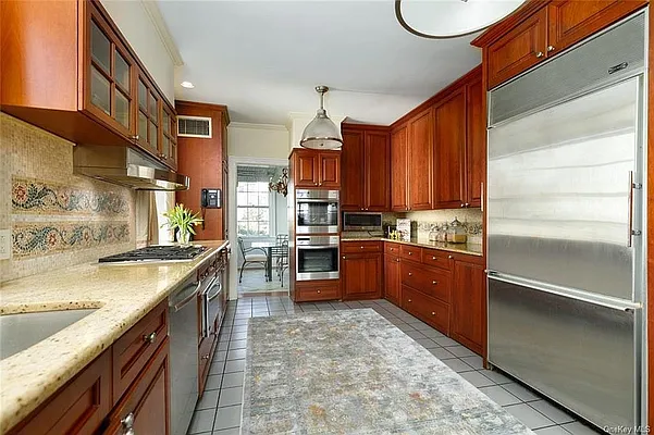 Sold by Compass | media 7