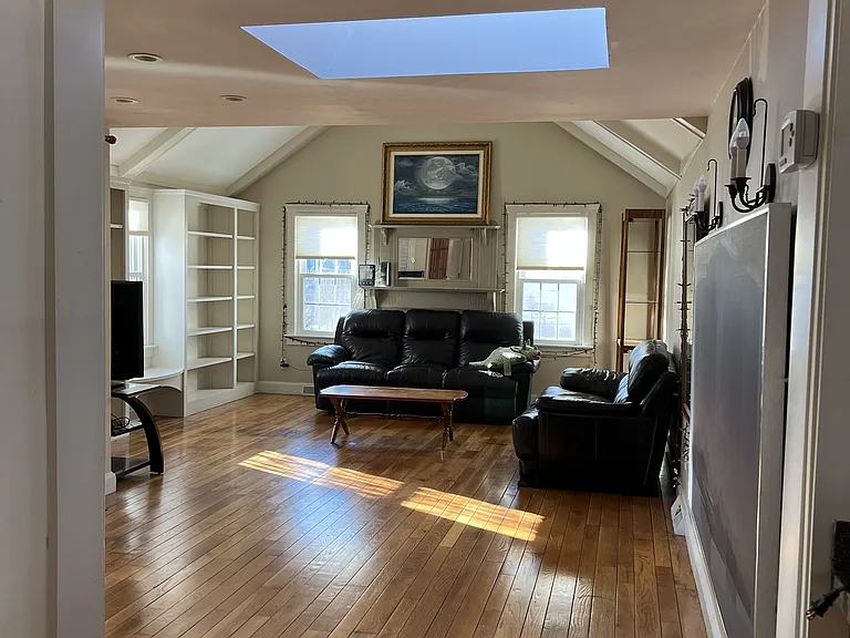 17 Cottage St — Photo 5