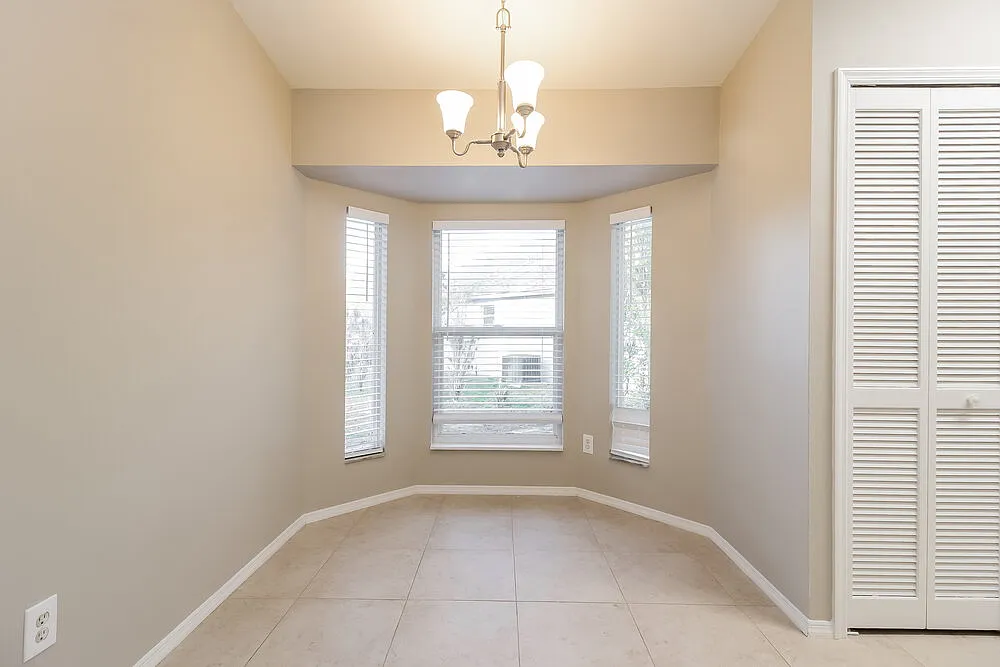 3 bed, 2.0 bath, 1392 sqft, $3,210 — Photo 4