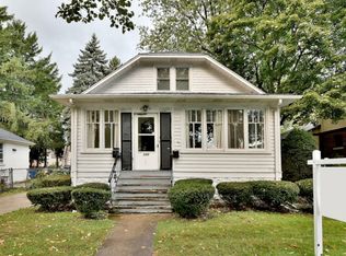 588 S Mitchell Ave, Elmhurst, IL