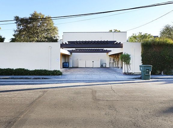 2nd image of 406 Pepper Ave