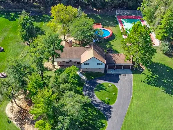 3317 E Buried Oak Dr, Crete, IL 60417