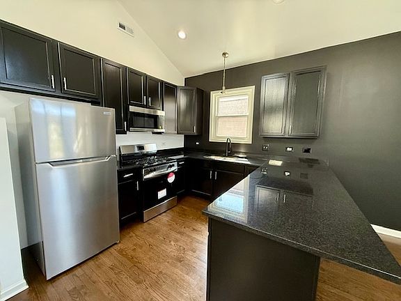 2nd image of 2709 W Congress Pkwy APT 3