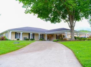 12 Asbury Ln, Oak Ridge, TN 37830