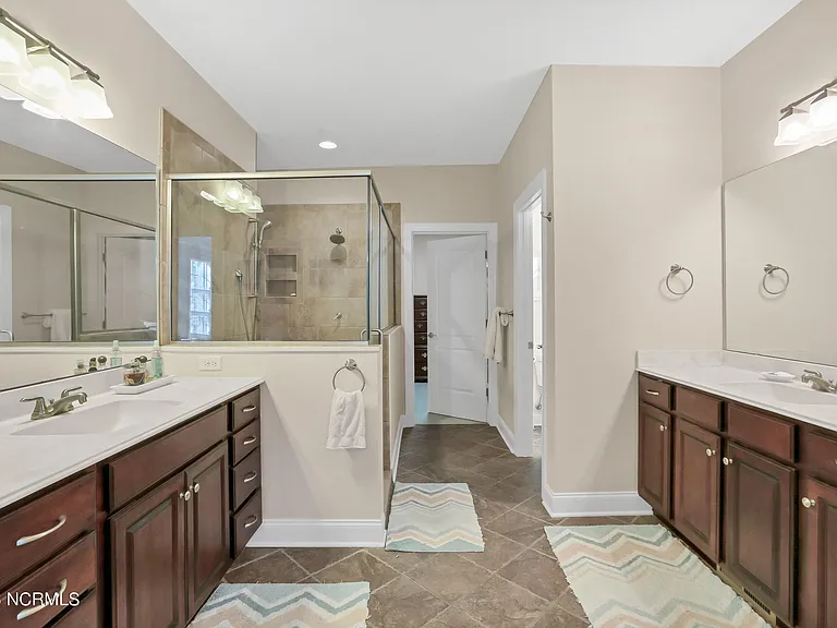 2746 Oak Forest Dr — Photo 22