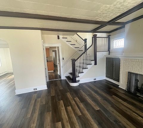 3rd image of 574 Warren Ave
