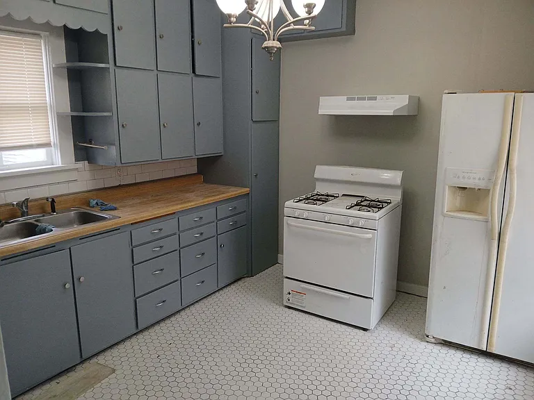 208 W Pleasant St — Photo 4