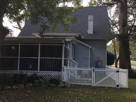 Backyard w/ fenced dog run 