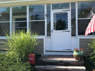 68 Cleveland St, Greenfield, MA 01301