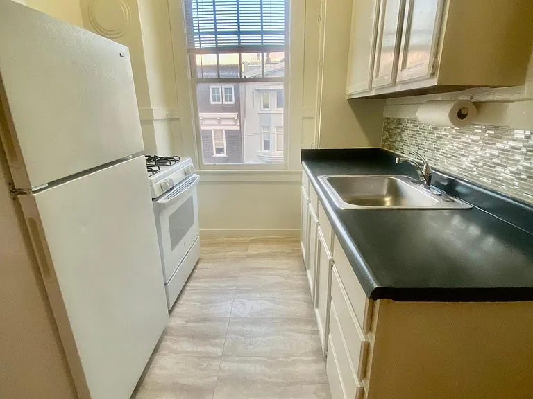 2815 Filbert St #204 — Photo 11