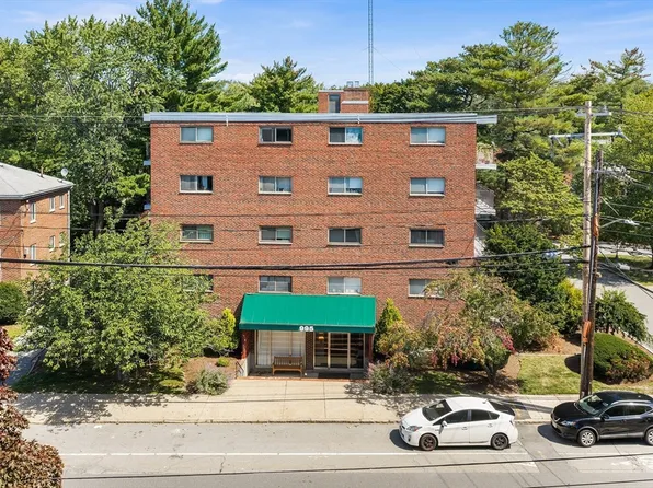 995 Massachusetts Ave APT 206, Arlington, MA 02476